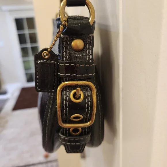 Coach Signature Zoe Black Patent Leather handbag with Deep Orchid lining - Picture 4 of 11